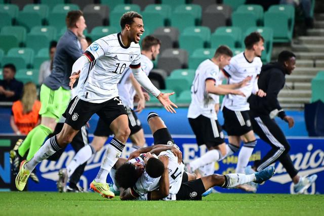 直播吧：U23国足友谊赛3-0再胜中国香港U23，国足观看了本场比赛